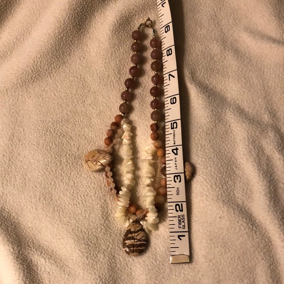 Short beaded necklace - Picture 3 of 3